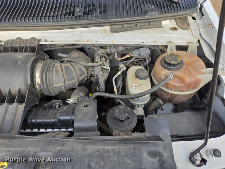 image for item ES2668 2016 Ford Advantage 240 shuttle bus