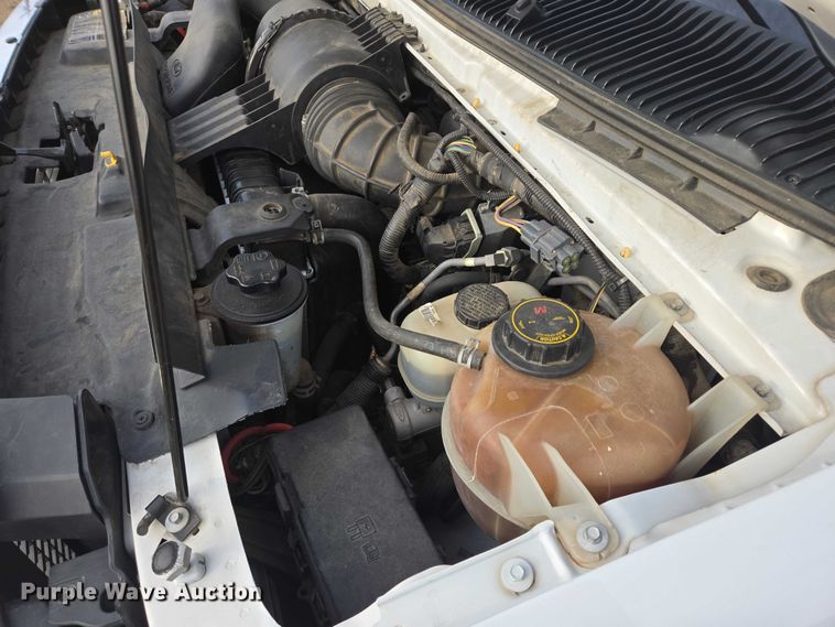 image for item ES2668 2016 Ford Advantage 240 shuttle bus