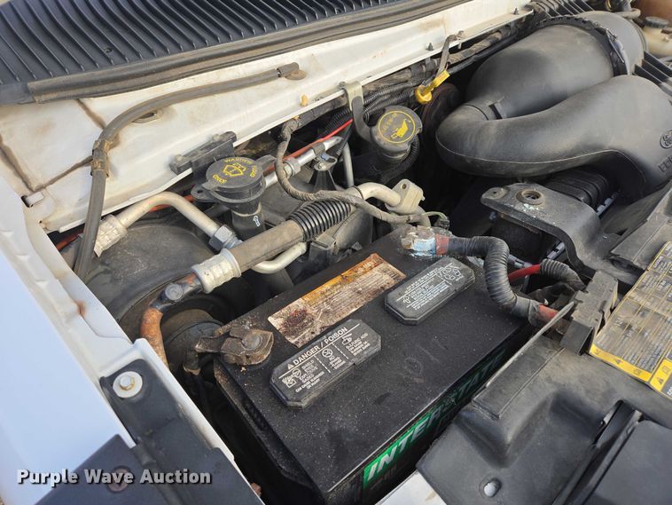 image for item ES2668 2016 Ford Advantage 240 shuttle bus