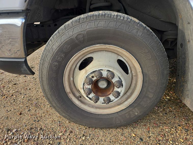 image for item ES2668 2016 Ford Advantage 240 shuttle bus