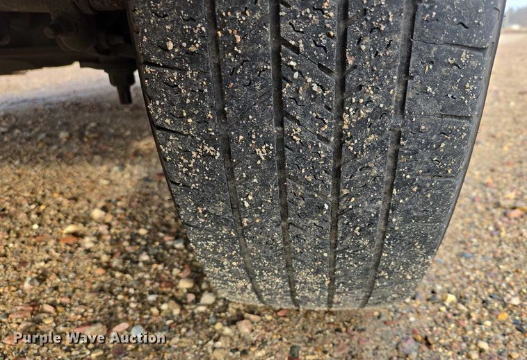 image for item ES2668 2016 Ford Advantage 240 shuttle bus