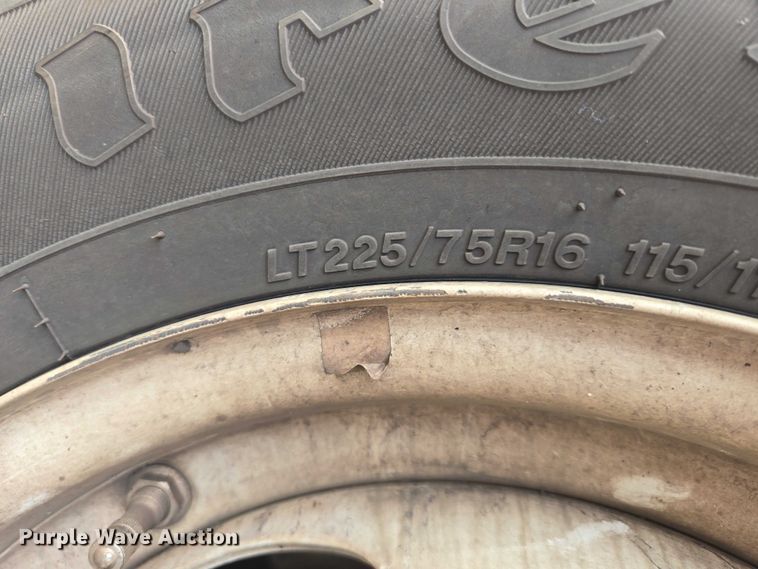 image for item ES2668 2016 Ford Advantage 240 shuttle bus