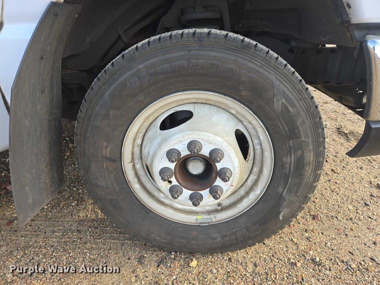 image for item ES2668 2016 Ford Advantage 240 shuttle bus