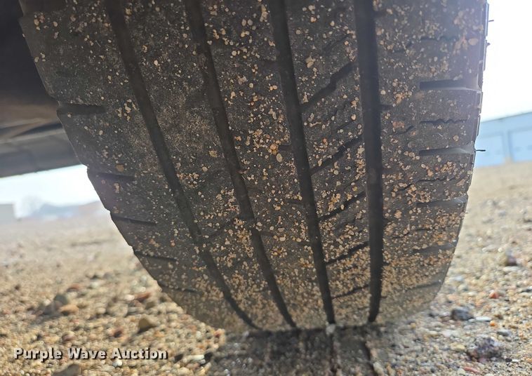 image for item ES2668 2016 Ford Advantage 240 shuttle bus