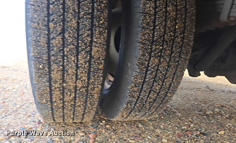 image for item ES2668 2016 Ford Advantage 240 shuttle bus