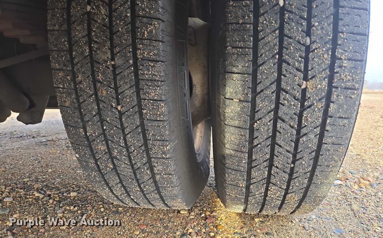 image for item ES2668 2016 Ford Advantage 240 shuttle bus