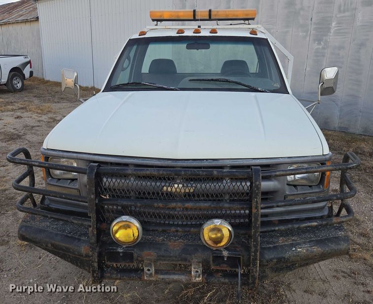 image for item ES2718 1995 Chevrolet 3500 pickup truck cab and chassis