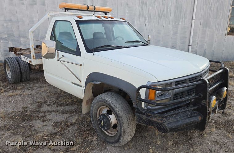 image for item ES2718 1995 Chevrolet 3500 pickup truck cab and chassis