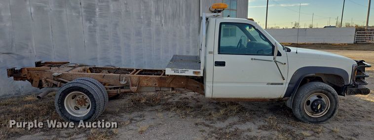 image for item ES2718 1995 Chevrolet 3500 pickup truck cab and chassis