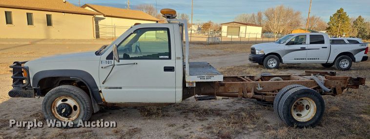 image for item ES2718 1995 Chevrolet 3500 pickup truck cab and chassis