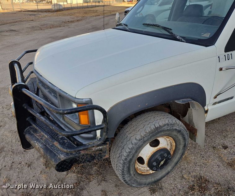 image for item ES2718 1995 Chevrolet 3500 pickup truck cab and chassis