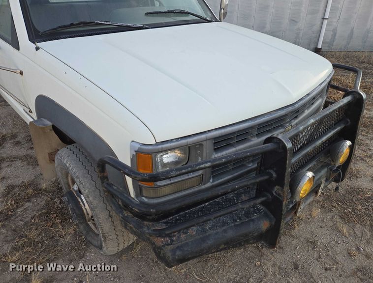 image for item ES2718 1995 Chevrolet 3500 pickup truck cab and chassis