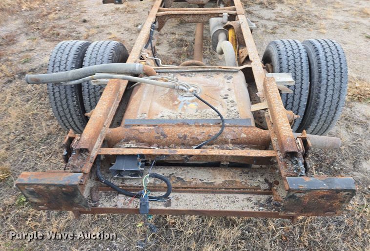 image for item ES2718 1995 Chevrolet 3500 pickup truck cab and chassis