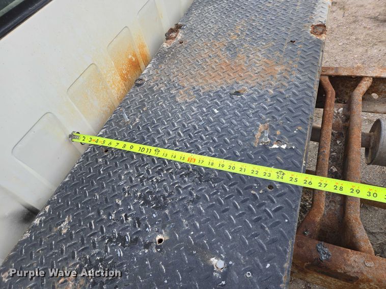 image for item ES2718 1995 Chevrolet 3500 pickup truck cab and chassis