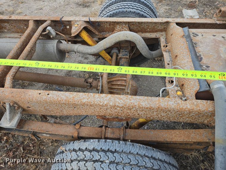 image for item ES2718 1995 Chevrolet 3500 pickup truck cab and chassis