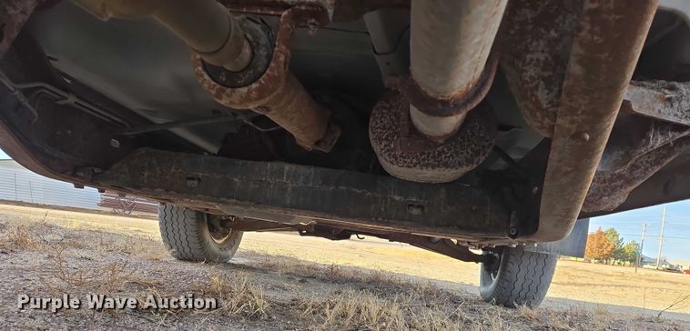 image for item ES2718 1995 Chevrolet 3500 pickup truck cab and chassis