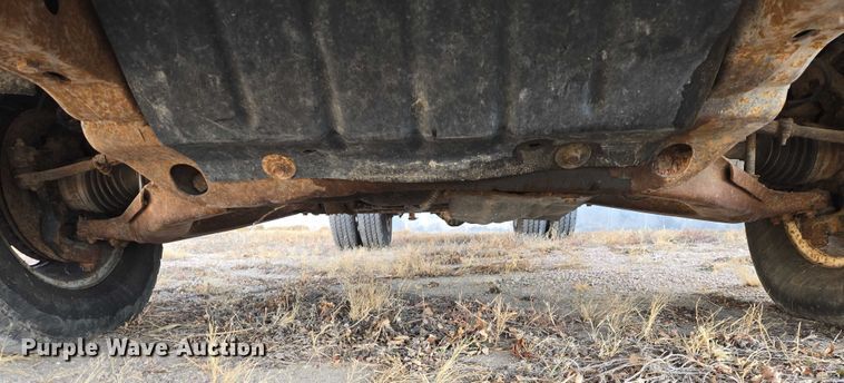 image for item ES2718 1995 Chevrolet 3500 pickup truck cab and chassis