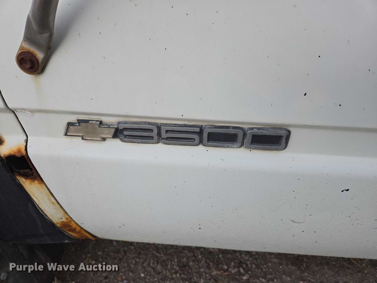 image for item ES2718 1995 Chevrolet 3500 pickup truck cab and chassis