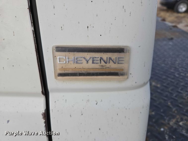 image for item ES2718 1995 Chevrolet 3500 pickup truck cab and chassis