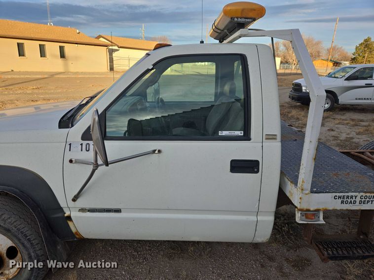 image for item ES2718 1995 Chevrolet 3500 pickup truck cab and chassis