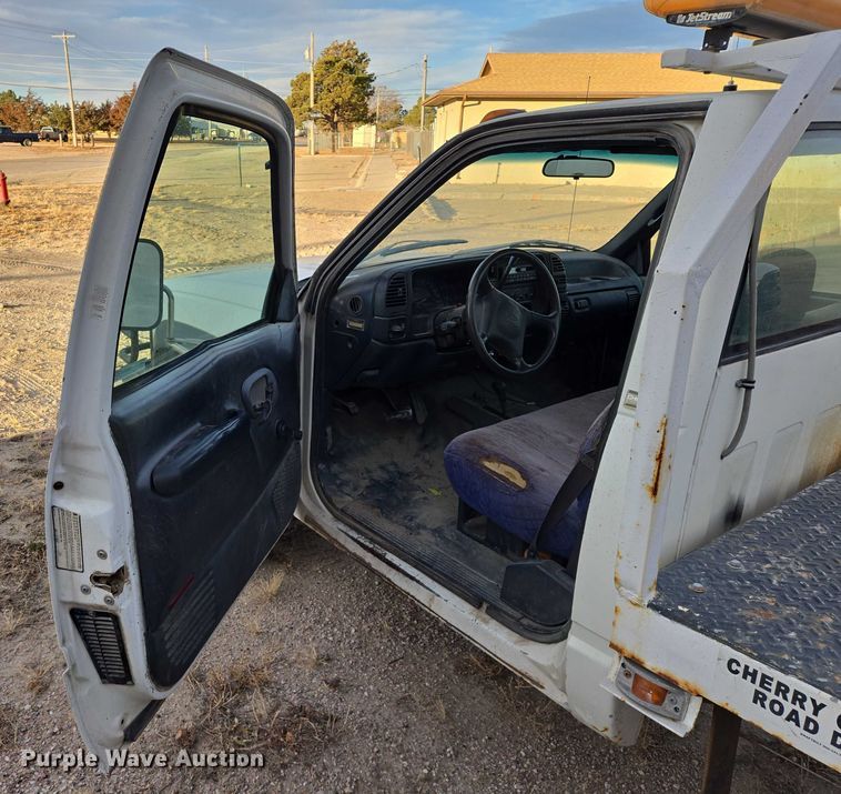 image for item ES2718 1995 Chevrolet 3500 pickup truck cab and chassis