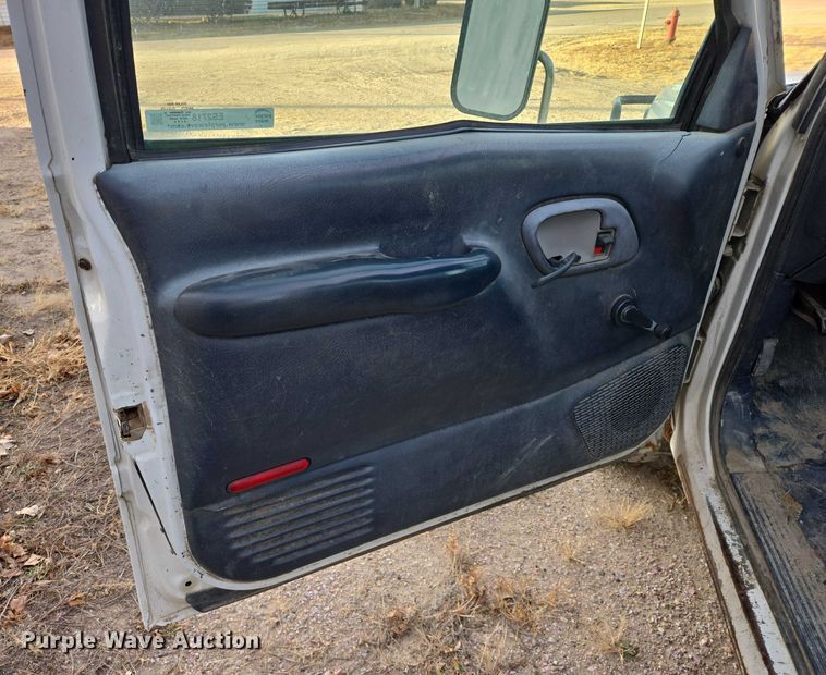 image for item ES2718 1995 Chevrolet 3500 pickup truck cab and chassis