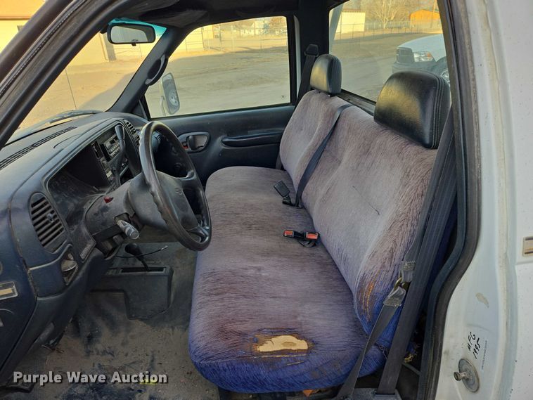 image for item ES2718 1995 Chevrolet 3500 pickup truck cab and chassis