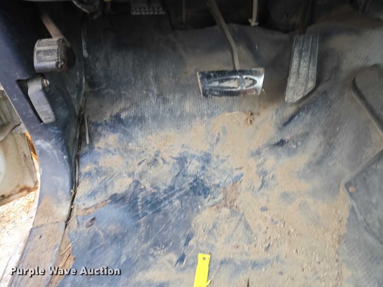 image for item ES2718 1995 Chevrolet 3500 pickup truck cab and chassis