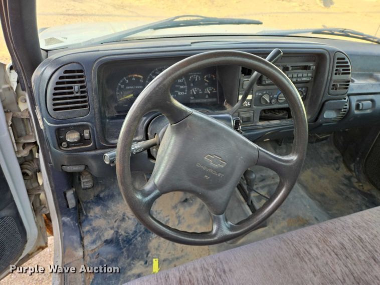 image for item ES2718 1995 Chevrolet 3500 pickup truck cab and chassis