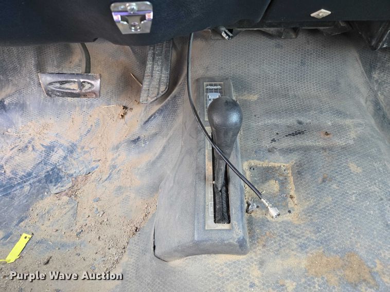 image for item ES2718 1995 Chevrolet 3500 pickup truck cab and chassis