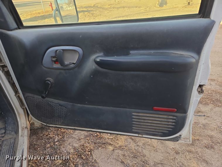 image for item ES2718 1995 Chevrolet 3500 pickup truck cab and chassis