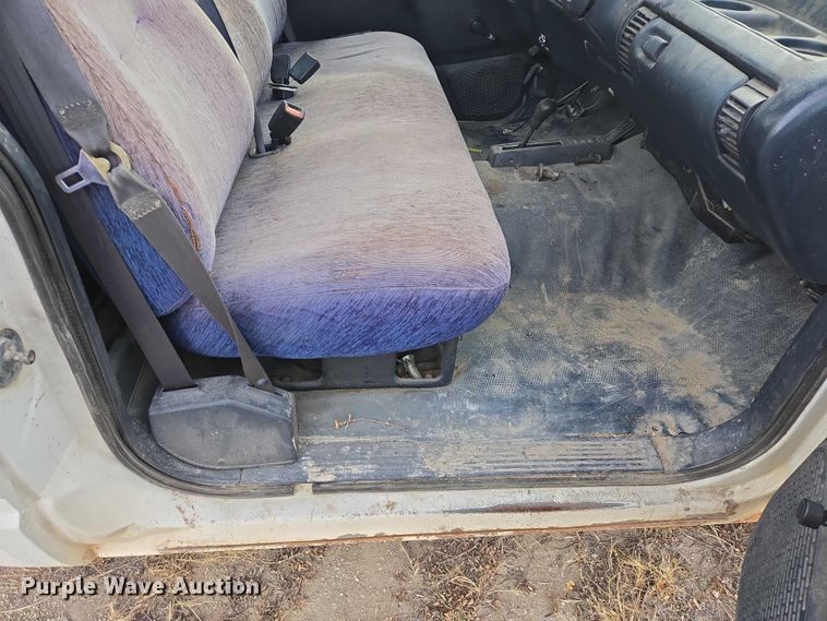 image for item ES2718 1995 Chevrolet 3500 pickup truck cab and chassis