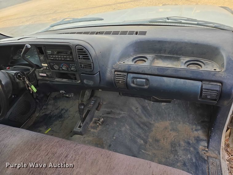 image for item ES2718 1995 Chevrolet 3500 pickup truck cab and chassis