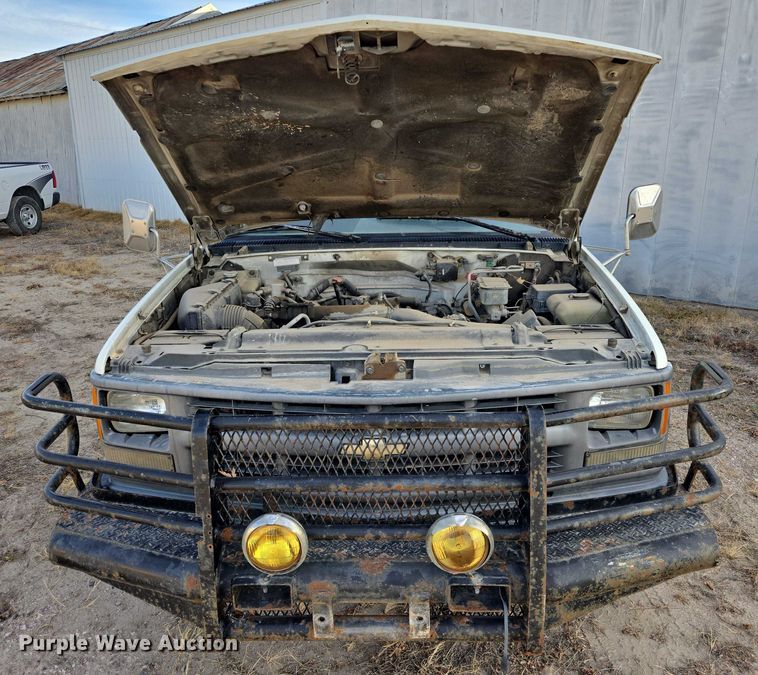 image for item ES2718 1995 Chevrolet 3500 pickup truck cab and chassis