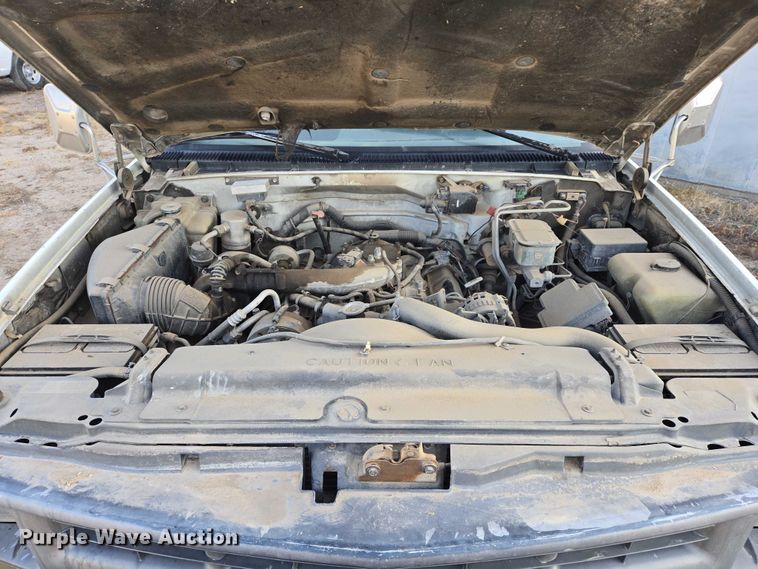 image for item ES2718 1995 Chevrolet 3500 pickup truck cab and chassis