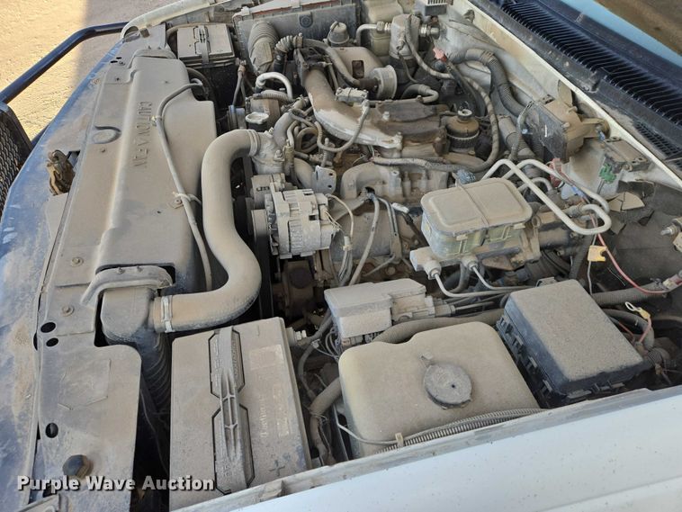 image for item ES2718 1995 Chevrolet 3500 pickup truck cab and chassis