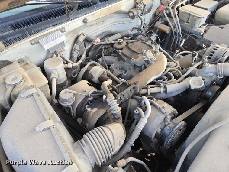 image for item ES2718 1995 Chevrolet 3500 pickup truck cab and chassis