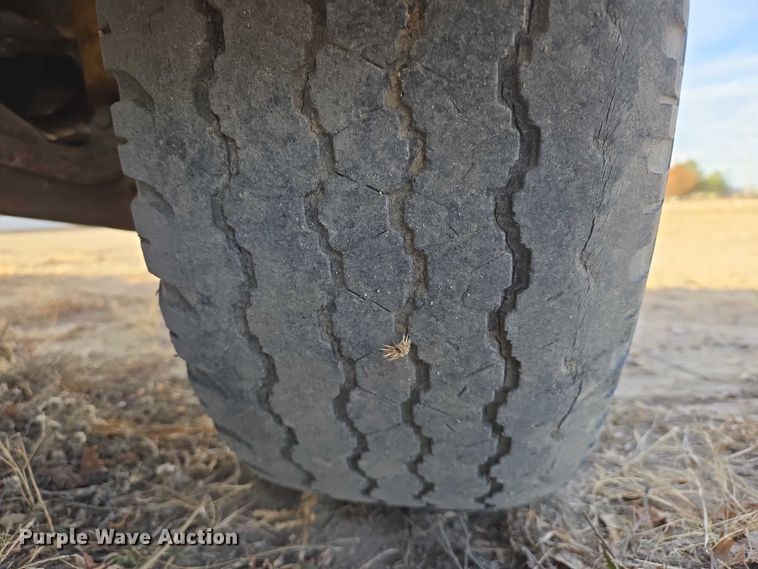 image for item ES2718 1995 Chevrolet 3500 pickup truck cab and chassis