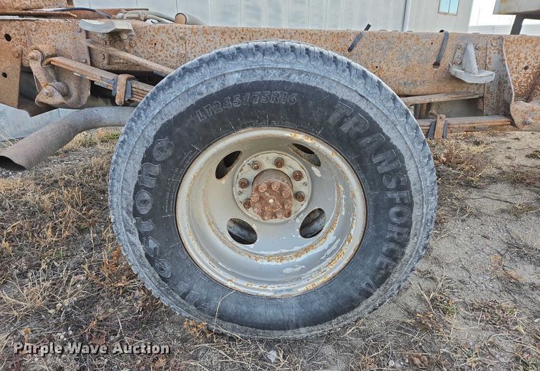 image for item ES2718 1995 Chevrolet 3500 pickup truck cab and chassis