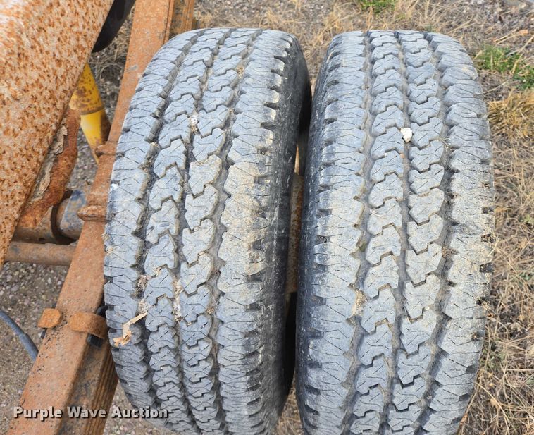 image for item ES2718 1995 Chevrolet 3500 pickup truck cab and chassis