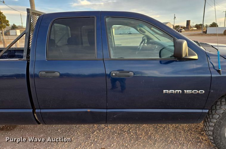 image for item ES2719 2005 Dodge Ram 1500 Ext. Cab pickup truck