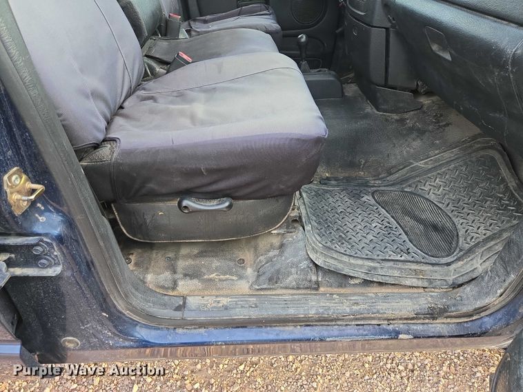 image for item ES2719 2005 Dodge Ram 1500 Ext. Cab pickup truck