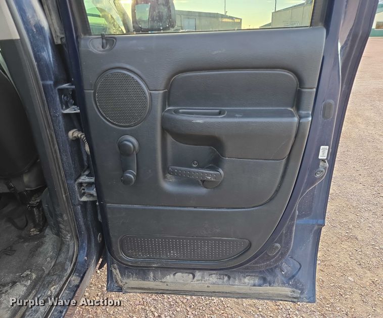 image for item ES2719 2005 Dodge Ram 1500 Ext. Cab pickup truck