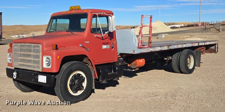 image for item ES2722 1984 International 1954 rollback truck