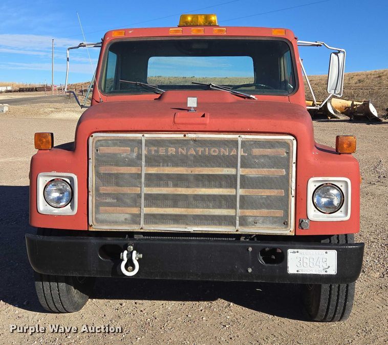 image for item ES2722 1984 International 1954 rollback truck