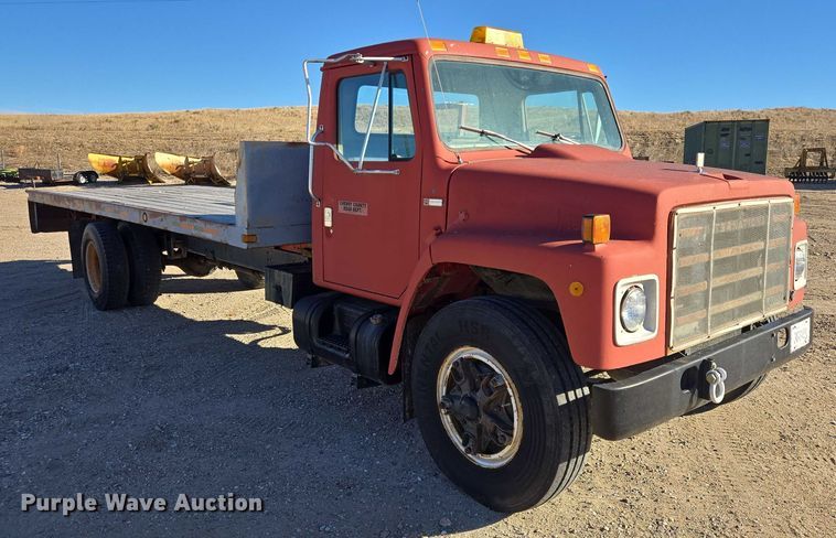 image for item ES2722 1984 International 1954 rollback truck