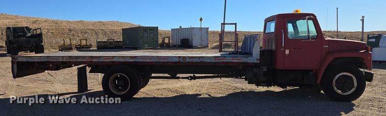 image for item ES2722 1984 International 1954 rollback truck