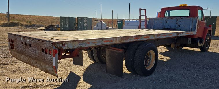 image for item ES2722 1984 International 1954 rollback truck