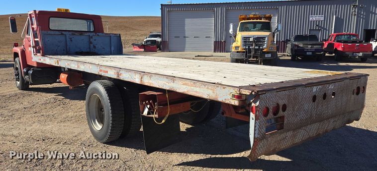 image for item ES2722 1984 International 1954 rollback truck