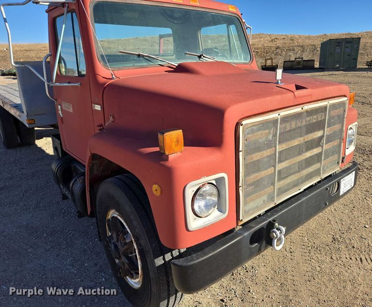 image for item ES2722 1984 International 1954 rollback truck